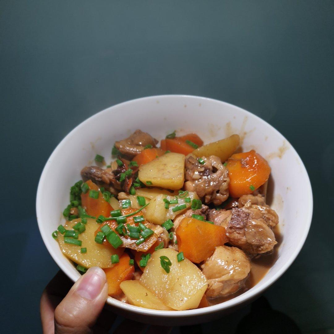 土豆炖鸡大腿