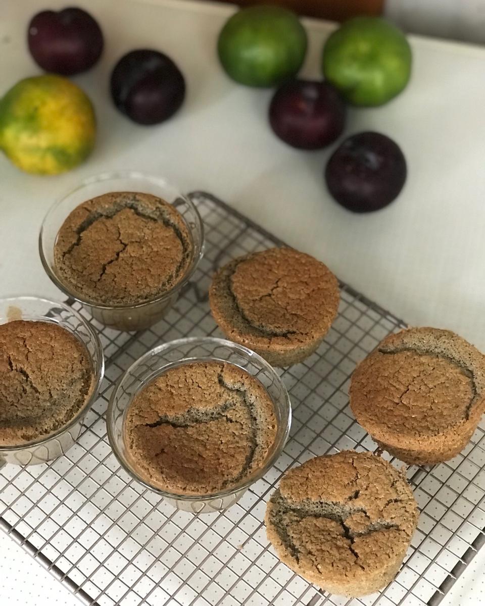 超简单完美戚风蛋糕（6寸2蛋）附打发、翻拌、脱模视频