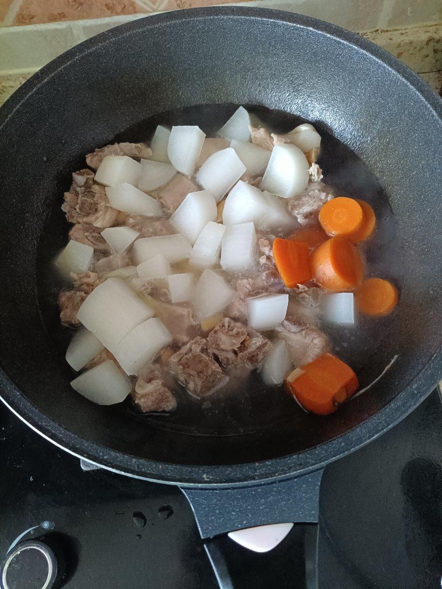 清炖排骨萝卜汤