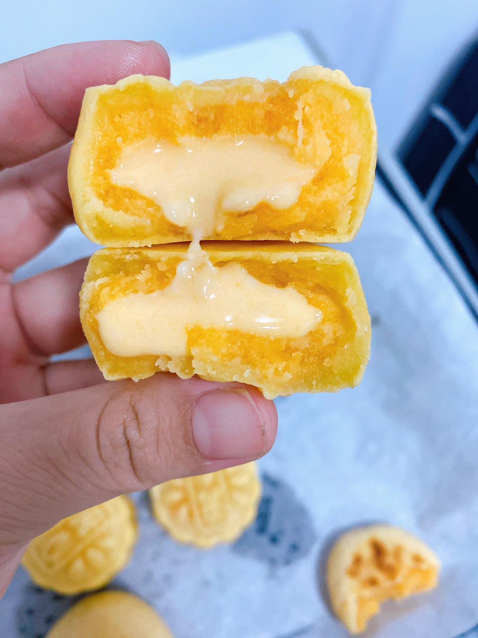 💃奶黄流心月饼——这是可以让你坐稳朋友圈厨霸位置的月饼🥮，没人点赞算我输👎