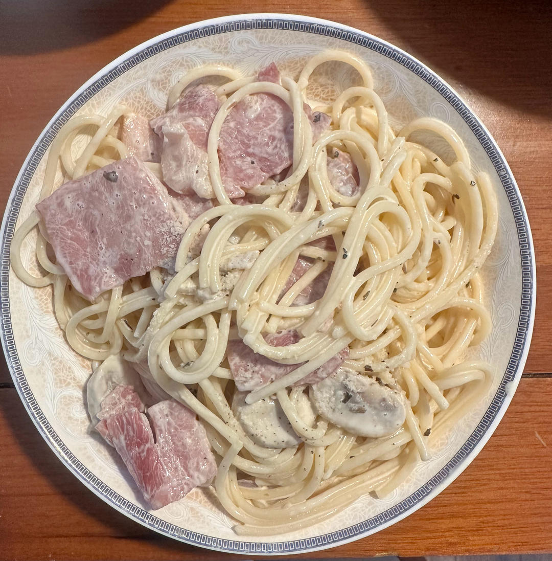 奶油蘑菇培根意大利面