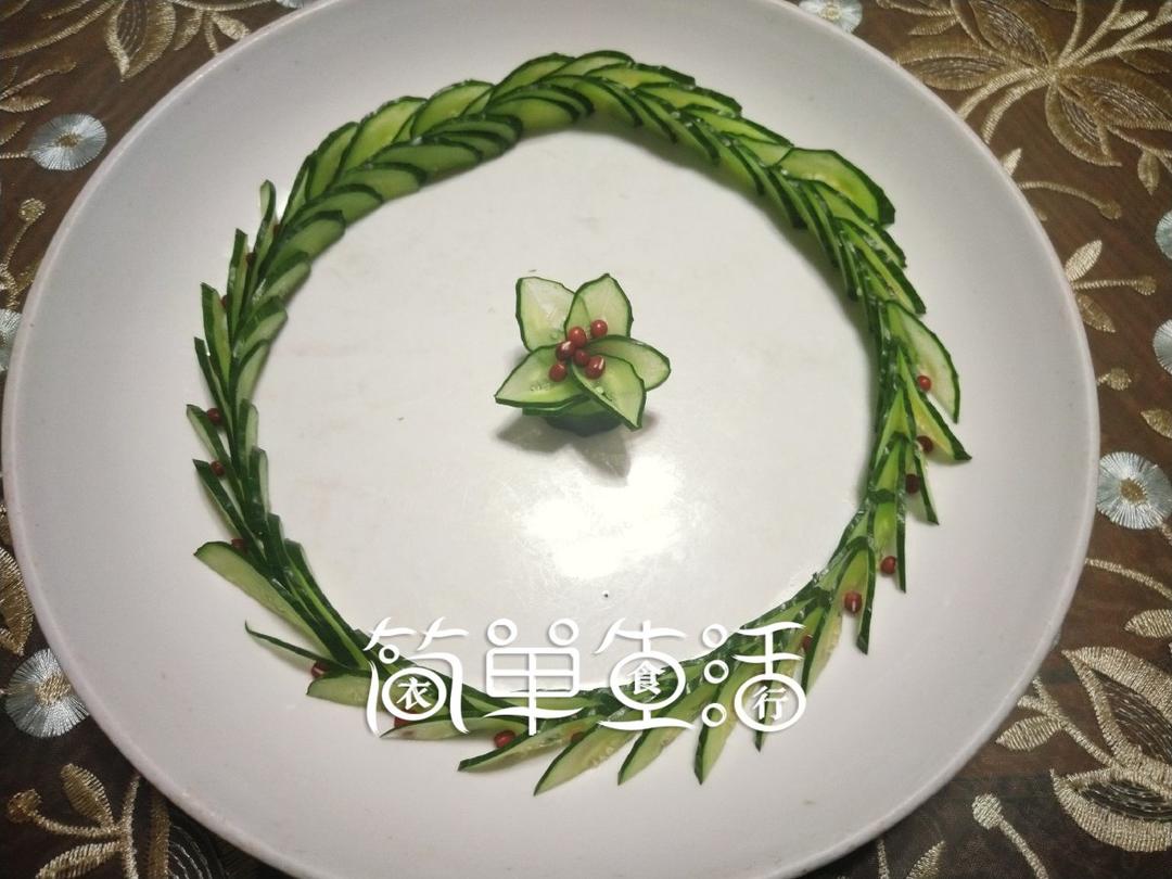 简单美丽的盘饰（1）——（不会雕刻也能做出）黄瓜拼装花