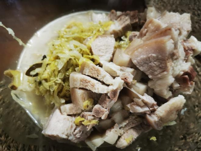 酸菜炖棒骨五花肉的做法