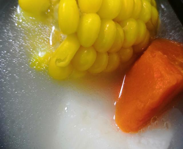 红萝卜淮山玉米汤的做法