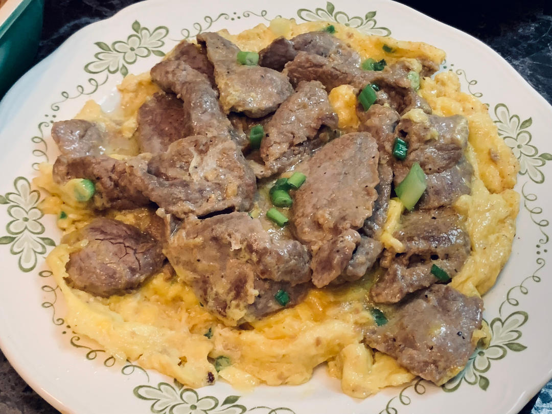 滑蛋牛肉，牛肉滑嫩，鸡蛋松软