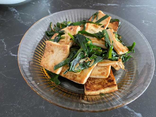 韭菜虾皮豆腐的做法