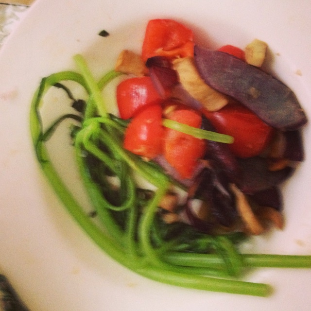 温柔の杂拌——茼蒿、洋葱和豆干