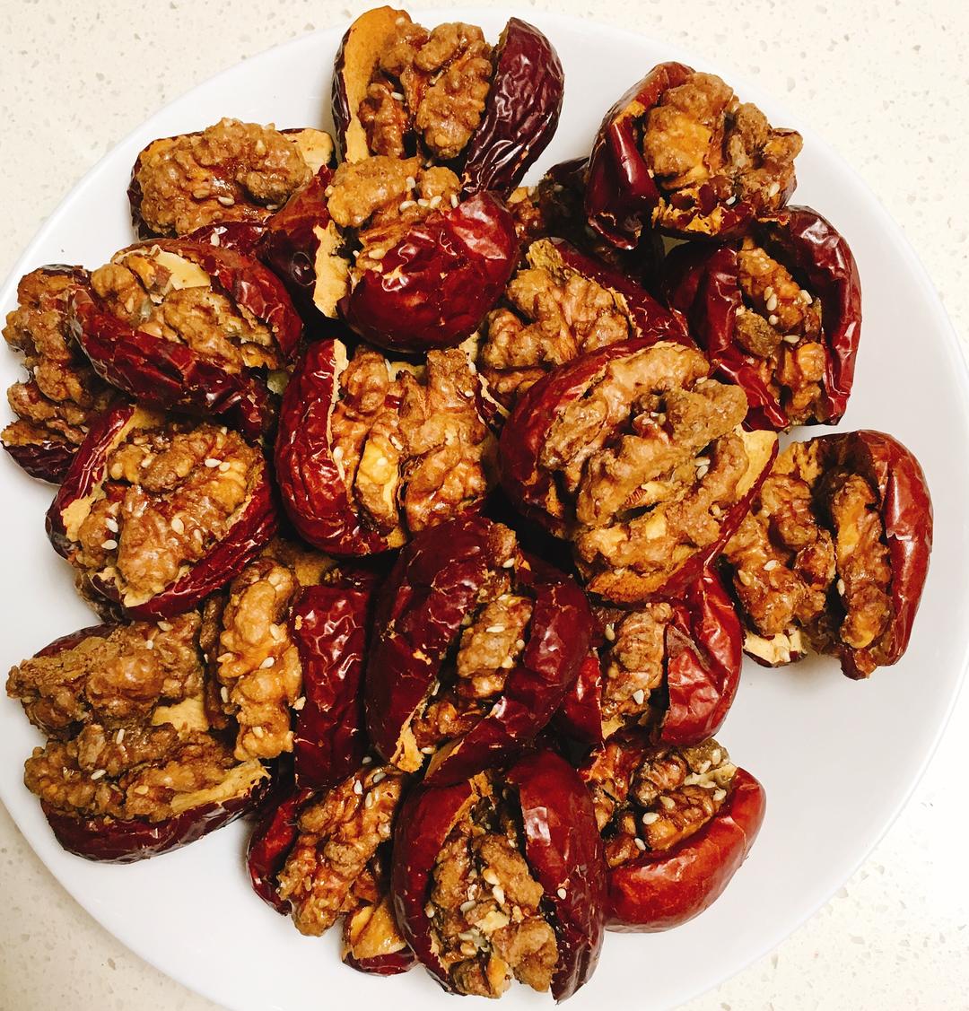 枣夹琥珀核桃葡萄干的做法