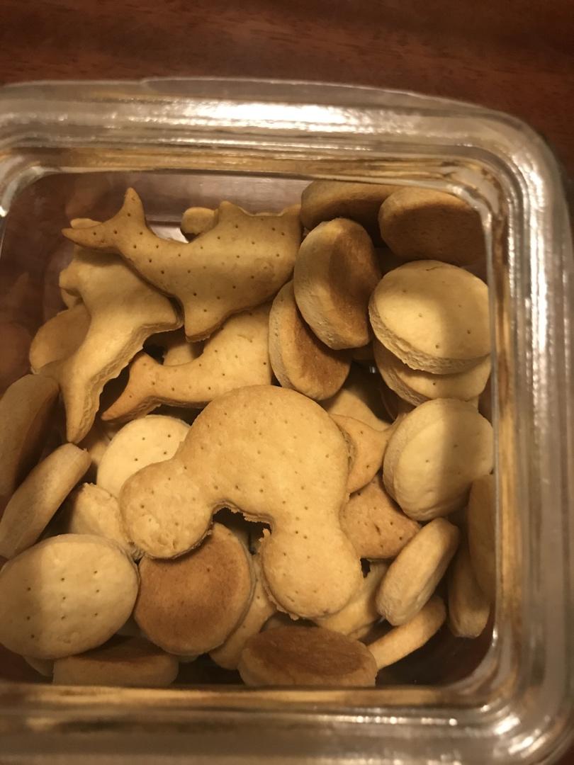 嘎嘣脆小饼干（无臭粉无泡打粉），不用晾凉就是脆的，儿时的味道