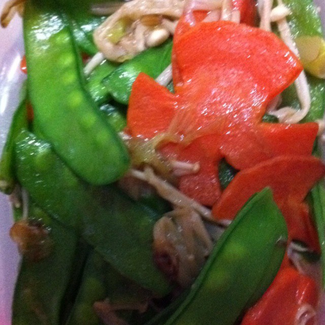 单身法宝之二（荷兰豆胡萝卜炒香肠）