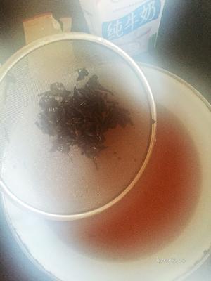 自制香浓奶茶的做法 步骤3