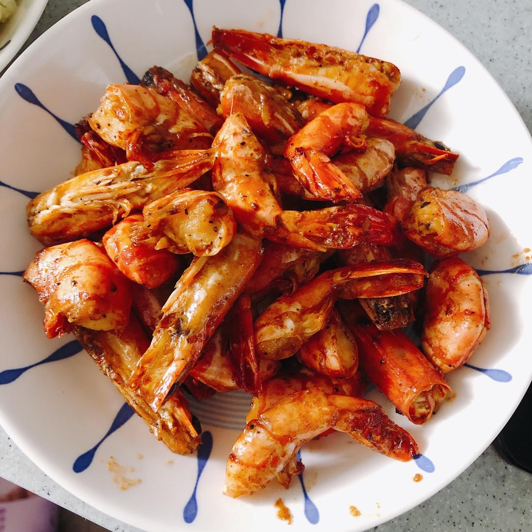 懒人版“胡椒虾”，没有秘诀没有特别调料超简单超好味而且适合宴客