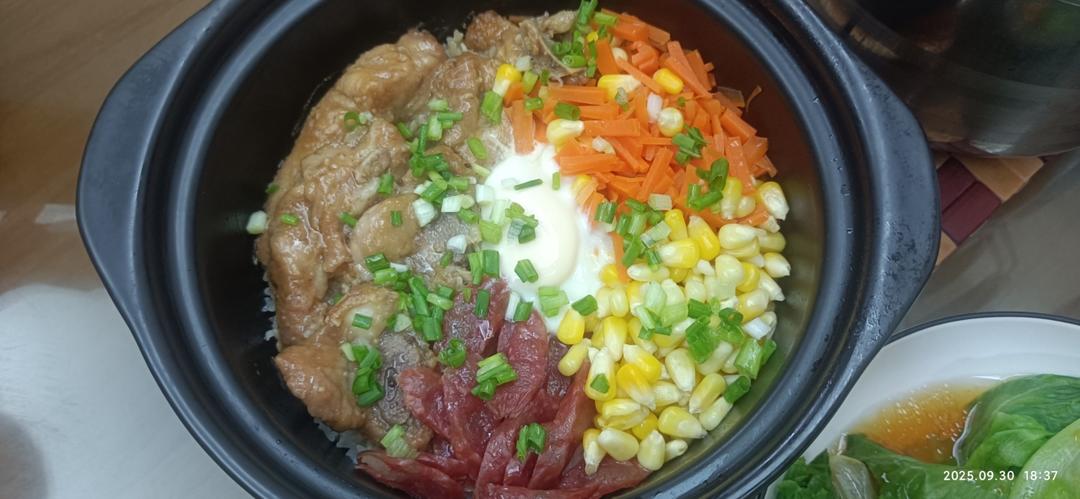 排骨腊肠煲仔饭