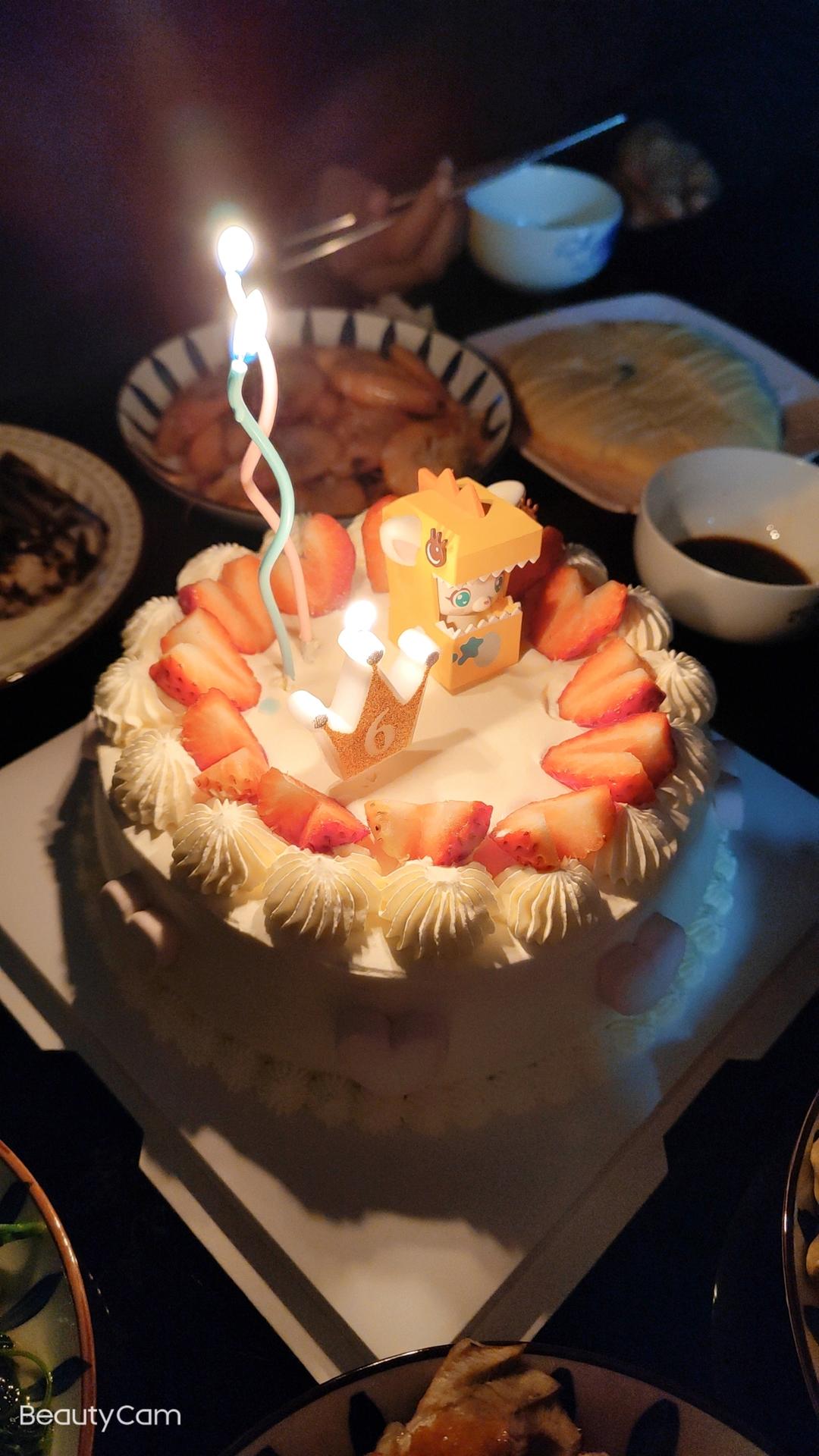 奶油生日蛋糕