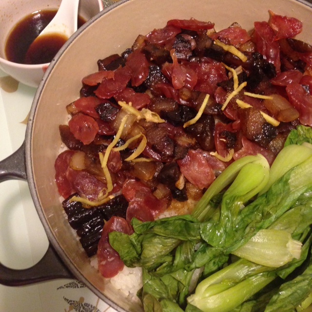 广式腊味煲仔饭