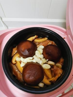 无油烟版粤式香菇滑鸡煲仔饭（电饭锅版）的做法 步骤8