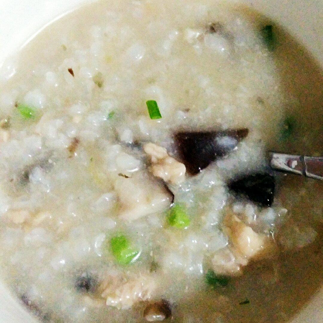 皮蛋香菇瘦肉粥