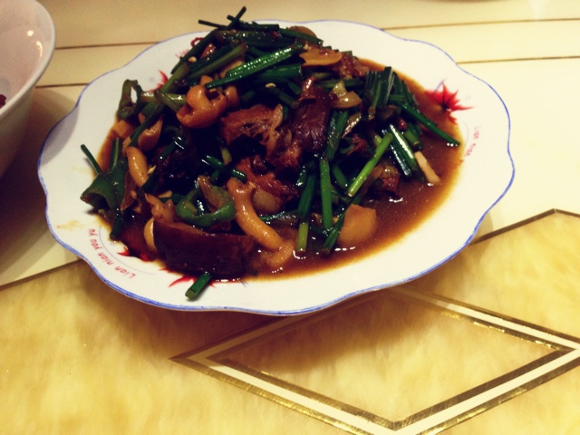 茶树菇韭菜苔炒猪肉