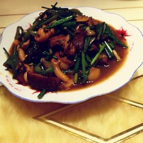 茶树菇韭菜苔炒猪肉