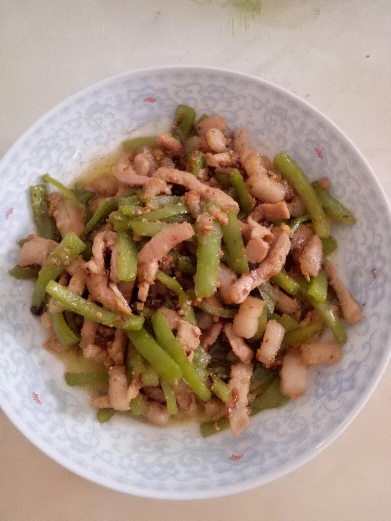 西安特色小吃…孜然炒肉夹馍