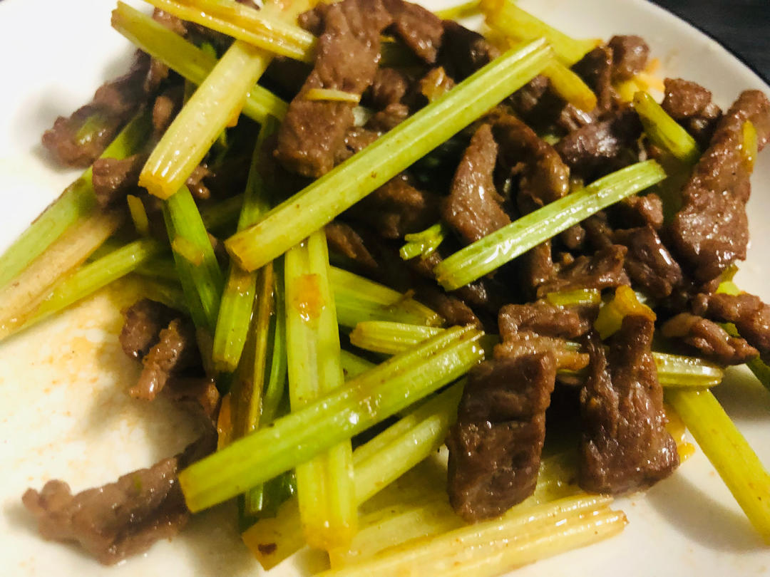 芹菜炒牛肉 快和我一起做！超级嫩！家常快手简单！