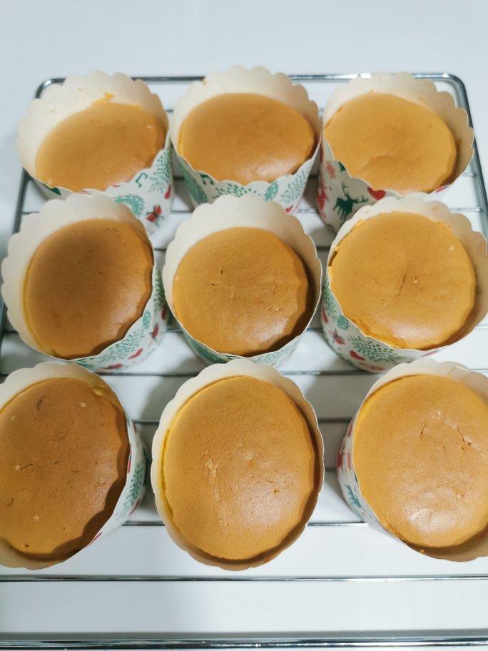 纸杯蛋糕，绝对不塌不裂，百分百成功四段式烘烤方法，不私藏无保留