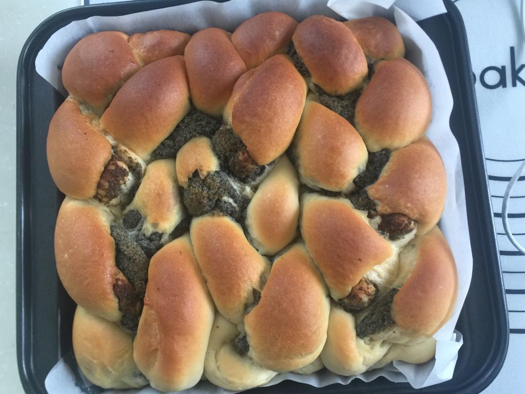 黑芝麻奶酥排包