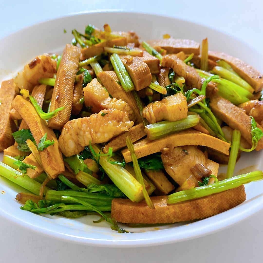 5分钟做道下饭菜-芹菜炒香干