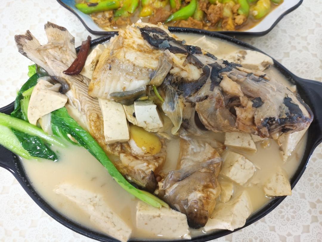 家常炖清江鱼