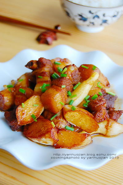 茭白烧肉的做法 步骤4