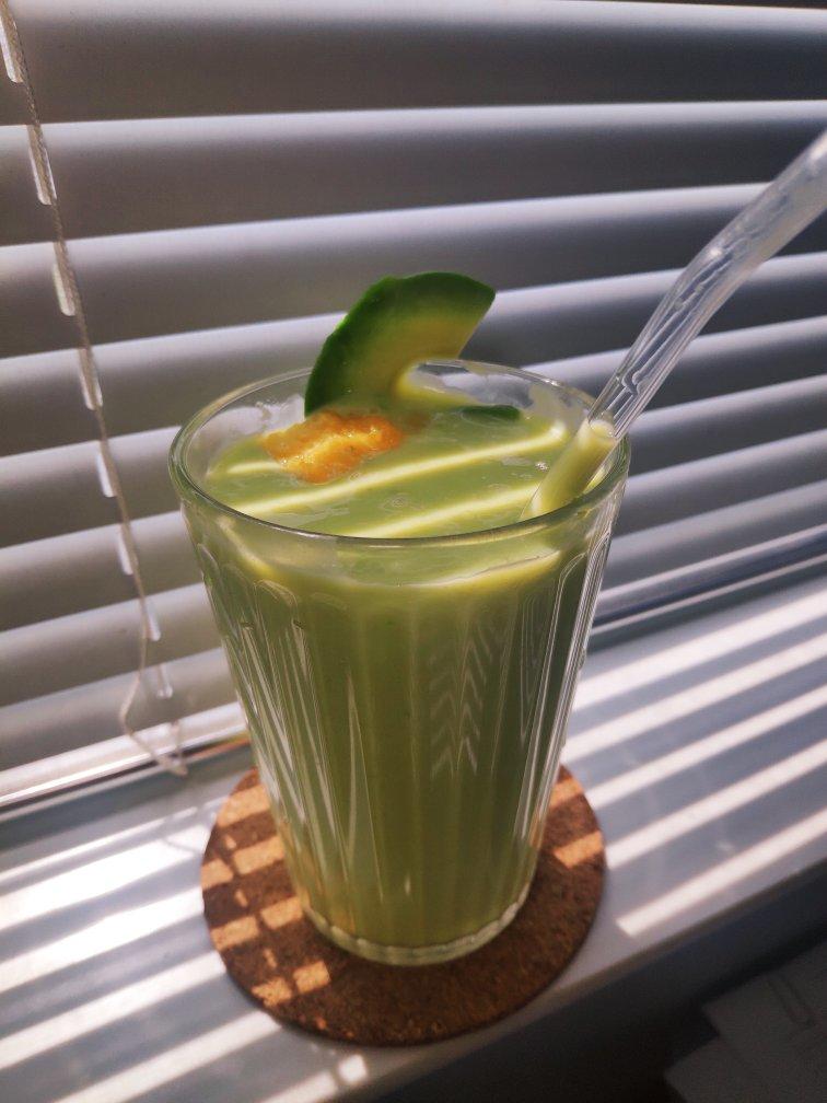 芒果牛油果奶昔 蒋故事事事做的芒果牛油果奶昔蒋故事事事