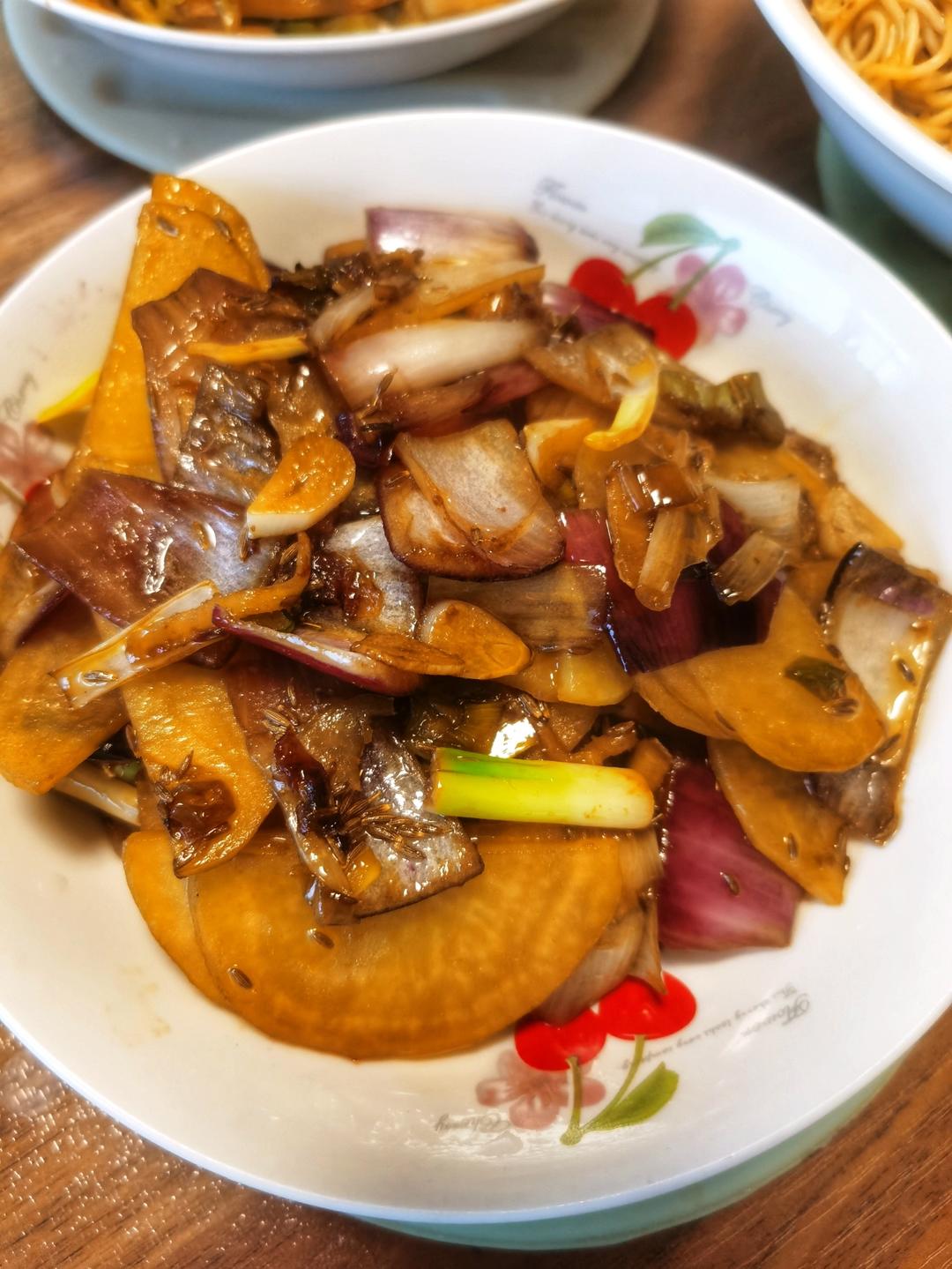 边吃边流泪的「孜然土豆片」