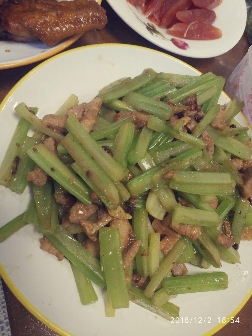 芹菜炒肉