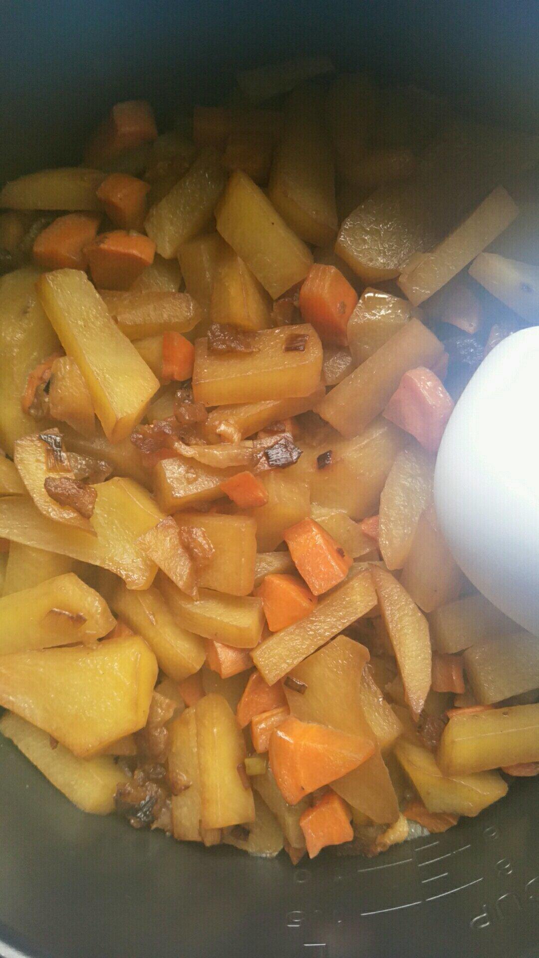 土豆焖饭（电饭锅版）