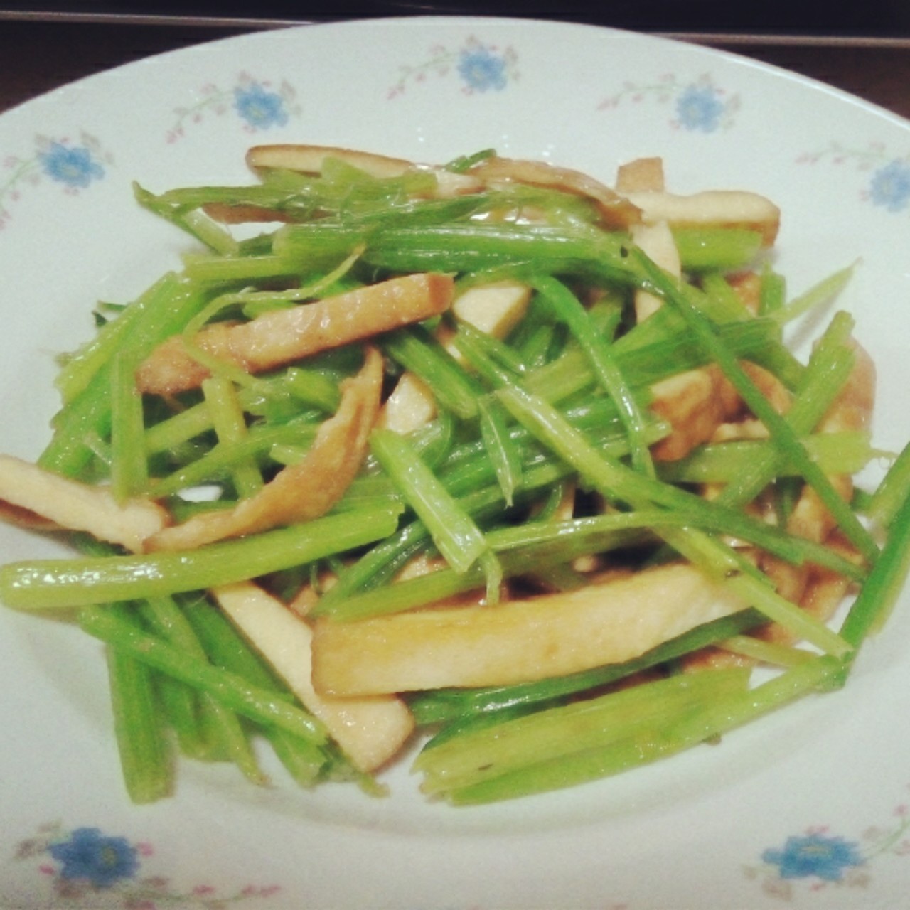 芹菜炒香干