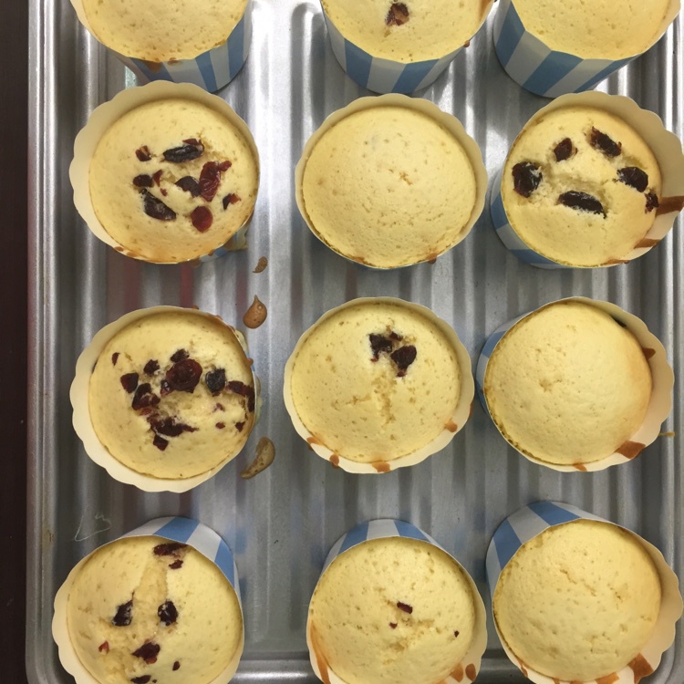 蔓越莓海绵杯子蛋糕