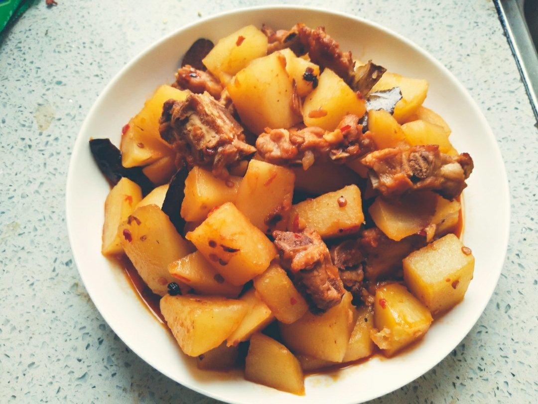 土豆烧排骨