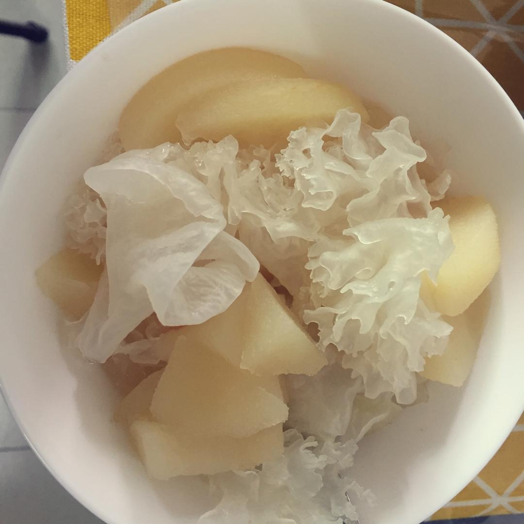 冰糖银耳梨汤