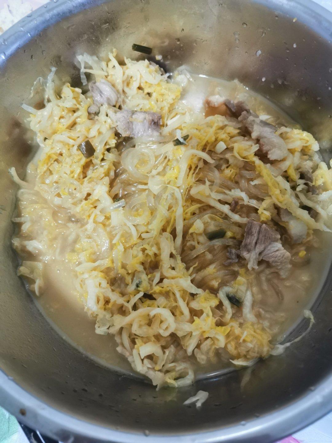 东北酸菜猪肉炖粉条