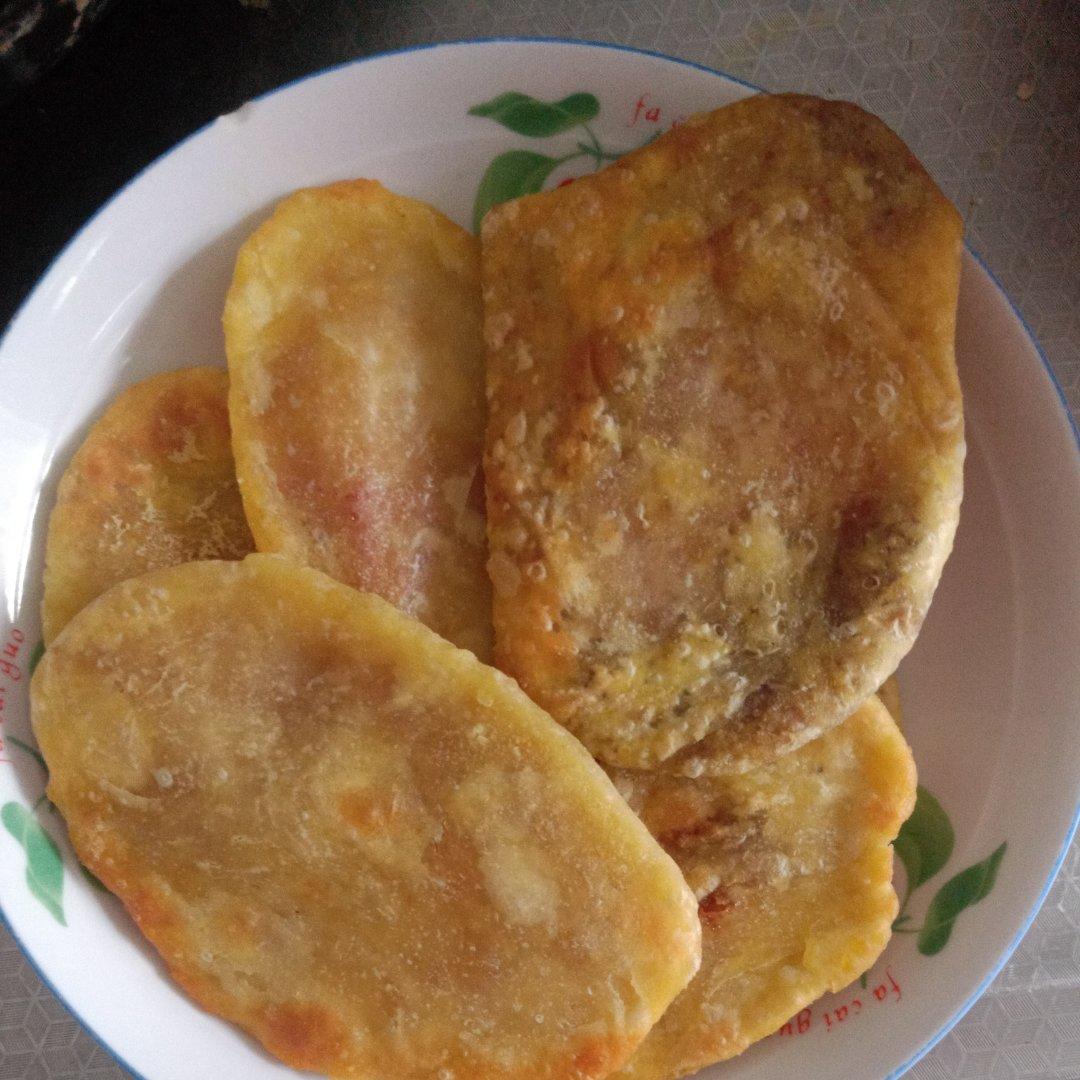 红糖饼 不用烤箱不用揉面用平底锅也能烙出好吃的红糖饼（烫面法口感软且稍有嚼劲，不是酥脆的）