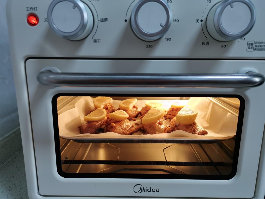 好吃到舔手指的🍋柠檬蒜香烤鸡翅-「家庭版」