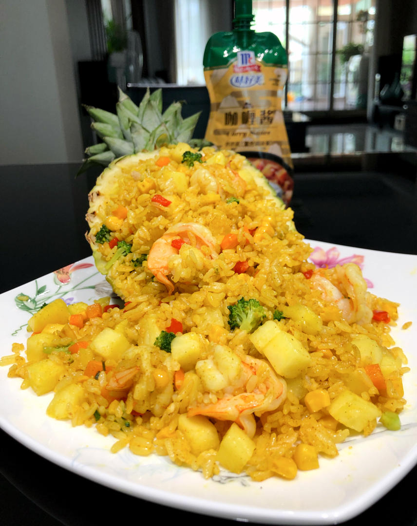 引吉无咎做的咖喱鲜虾菠萝饭