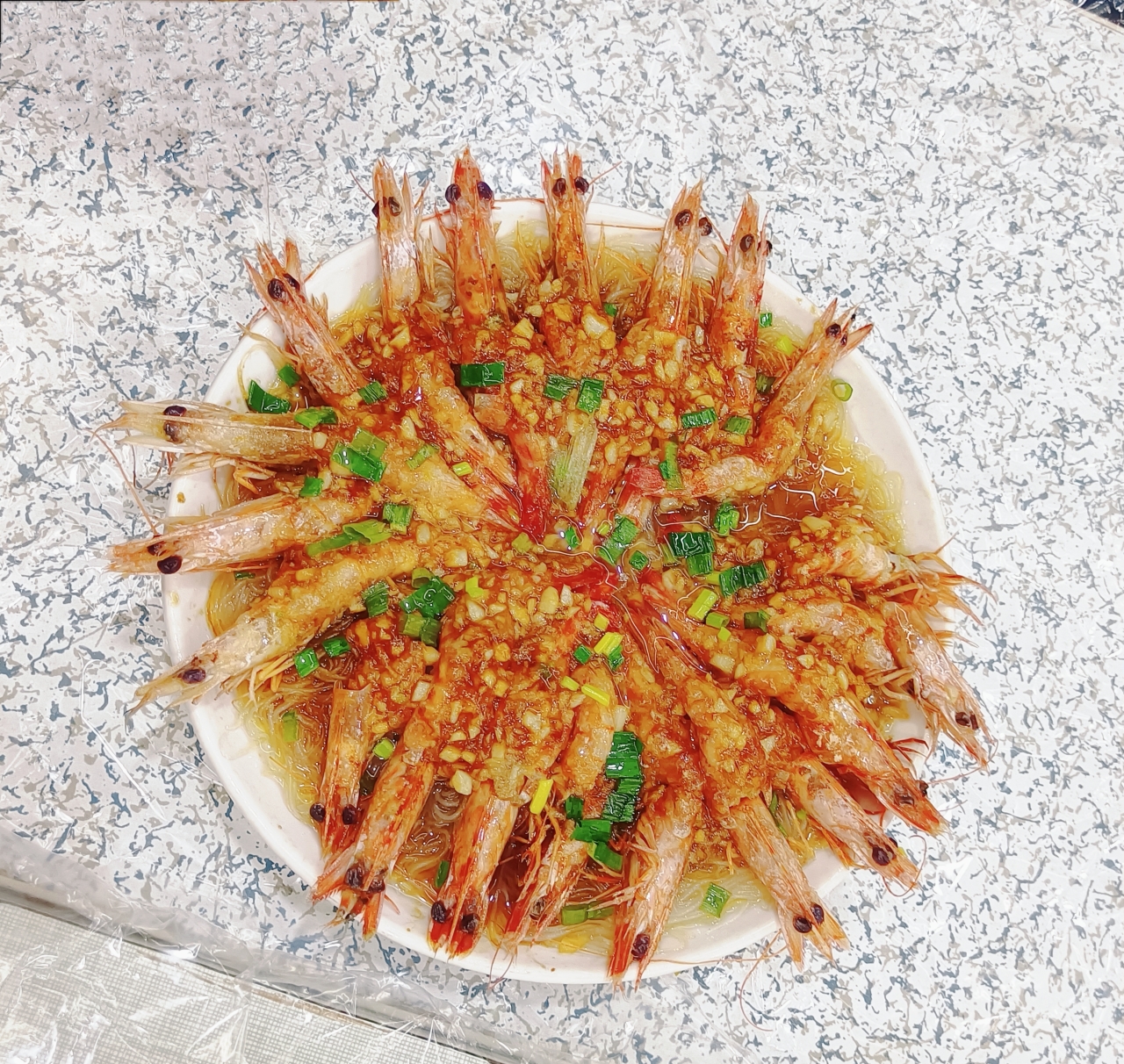 厨师长教你：“蒜蓉粉丝开背虾”的快捷做法，虾鲜味美，老少皆宜