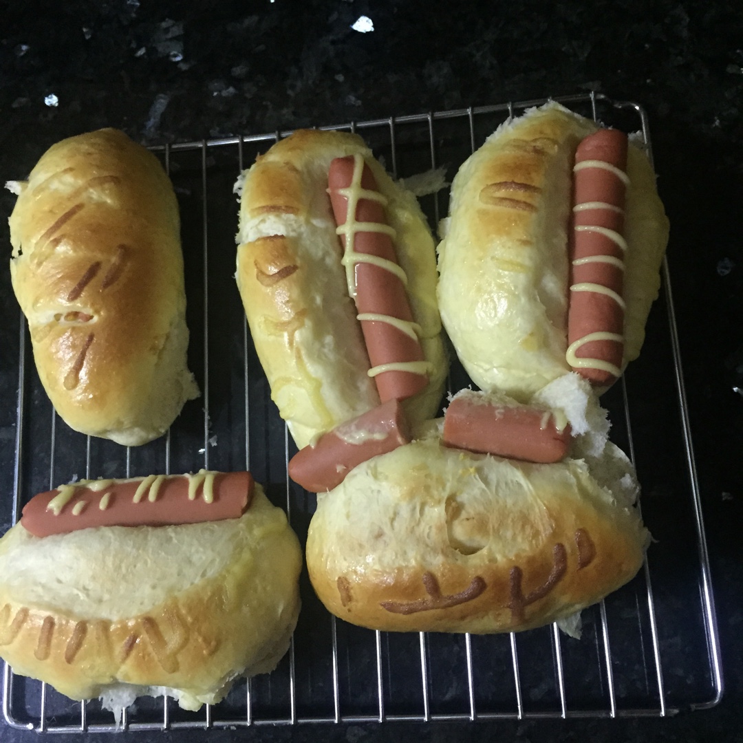 肉松香肠面包