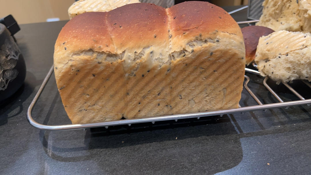 万能全麦吐司配方🍞（含疯狂长个㊙️！黑麦黑糖黑芝麻核桃包为例）