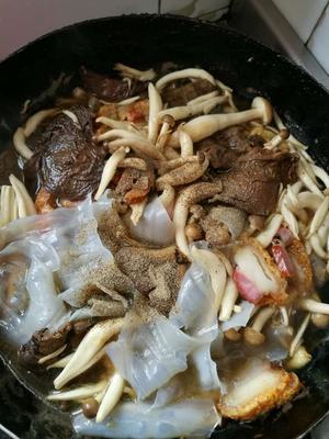 烧肉蘑菇汤的做法 步骤7