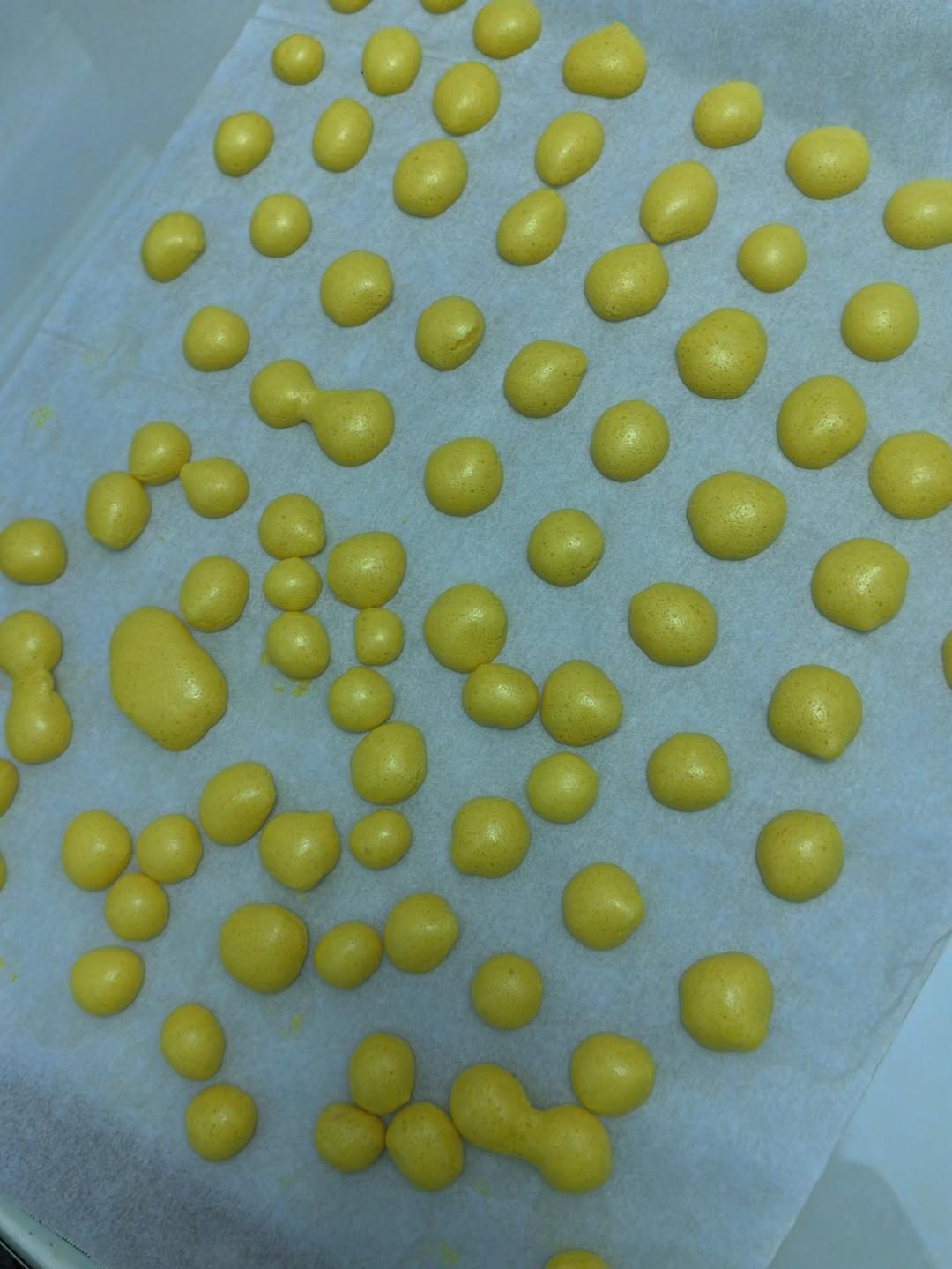 入口即化的无添加蛋黄溶豆