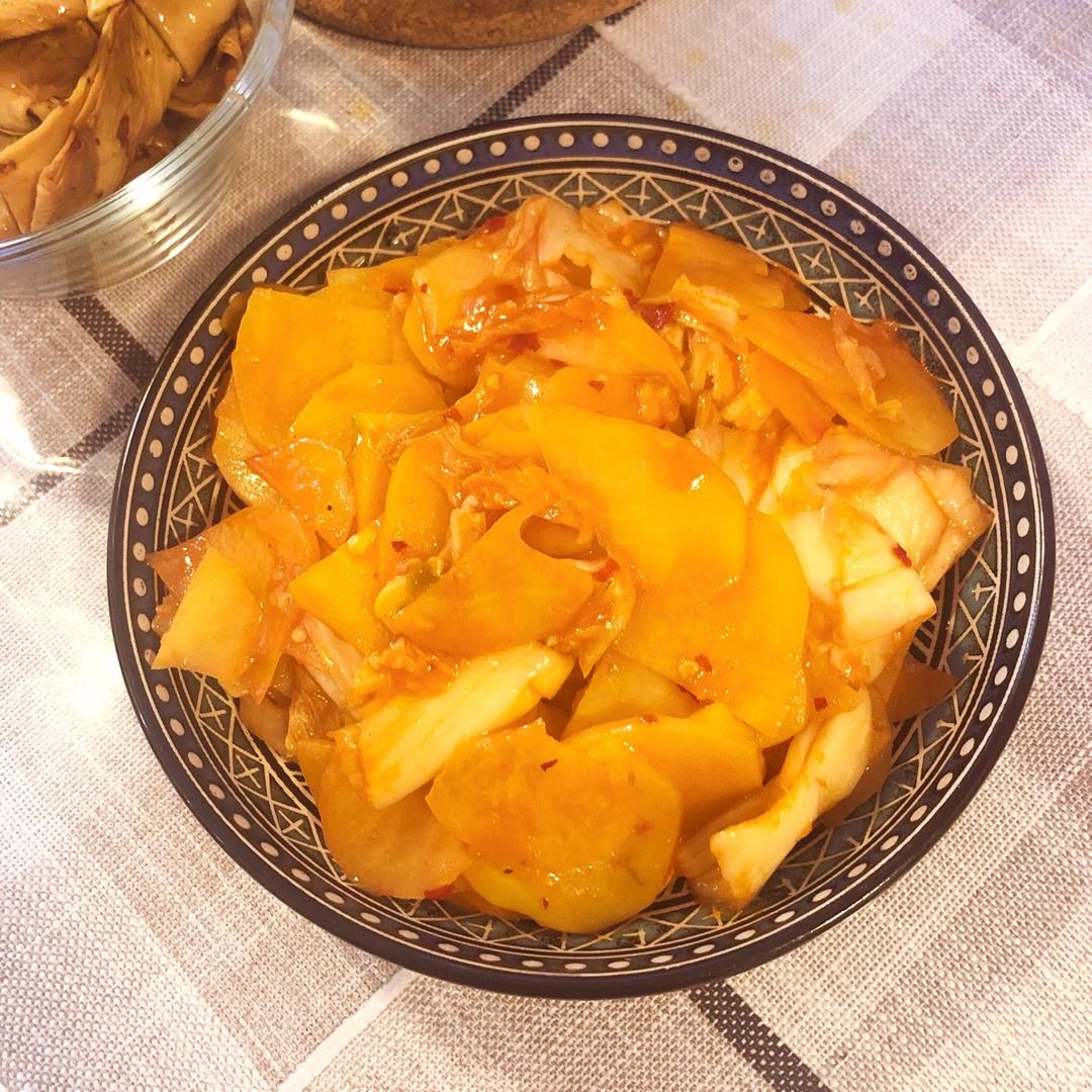 辣白菜炒土豆片
