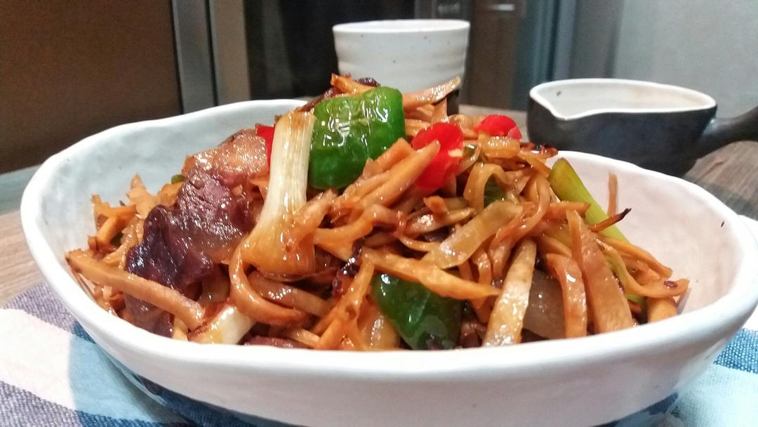 小亦小小做的腊肉炒顺德大头菜