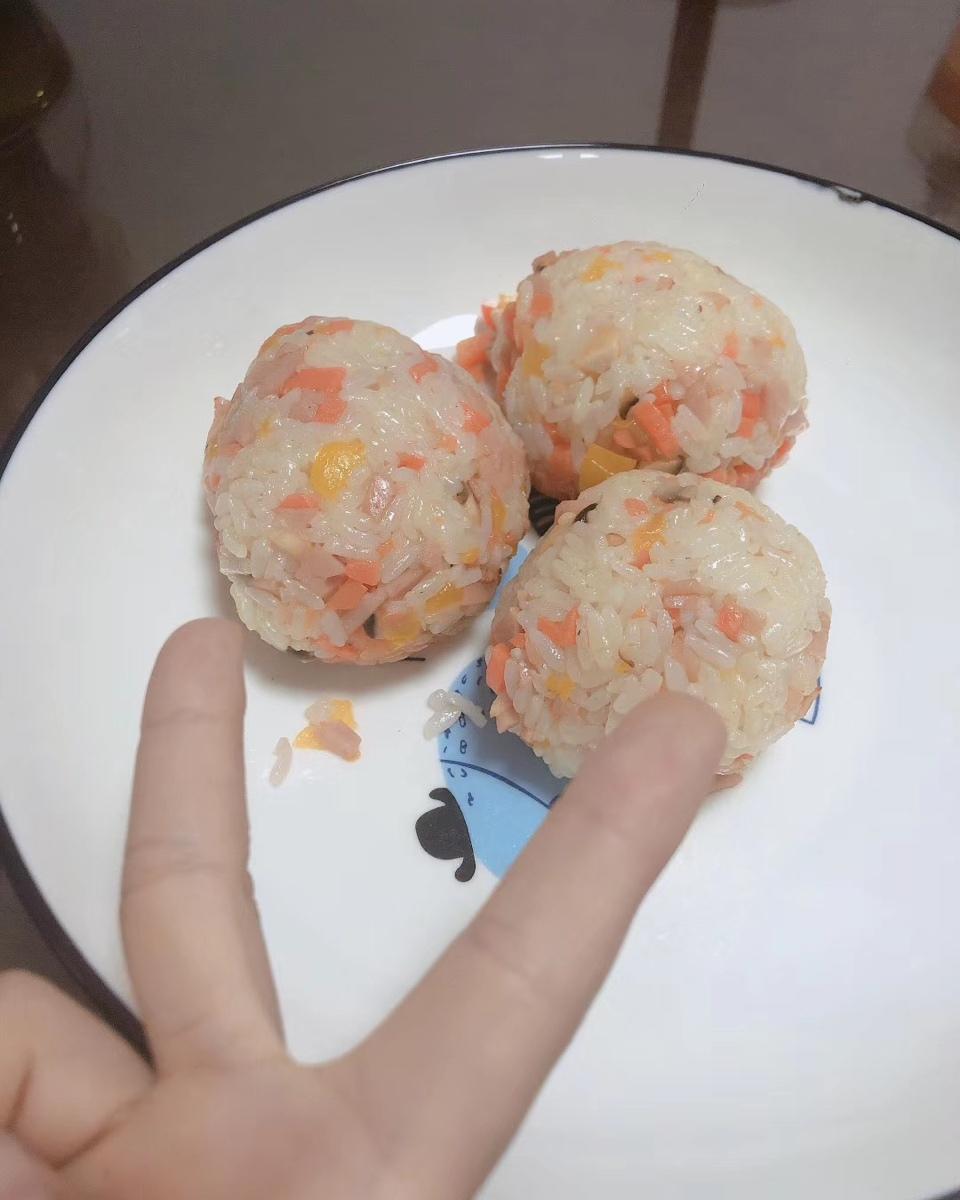 小盆友超爱的肉松饭团子